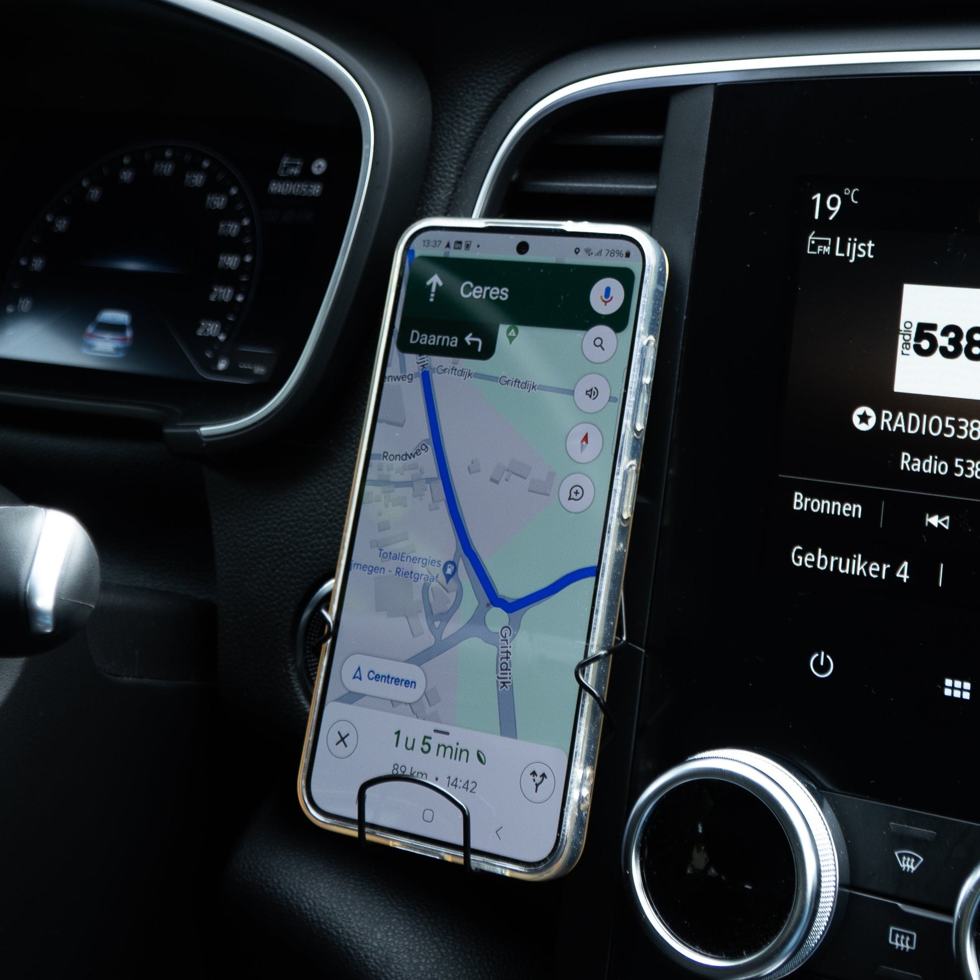 telefoonhouder voor in de auto met navigatie